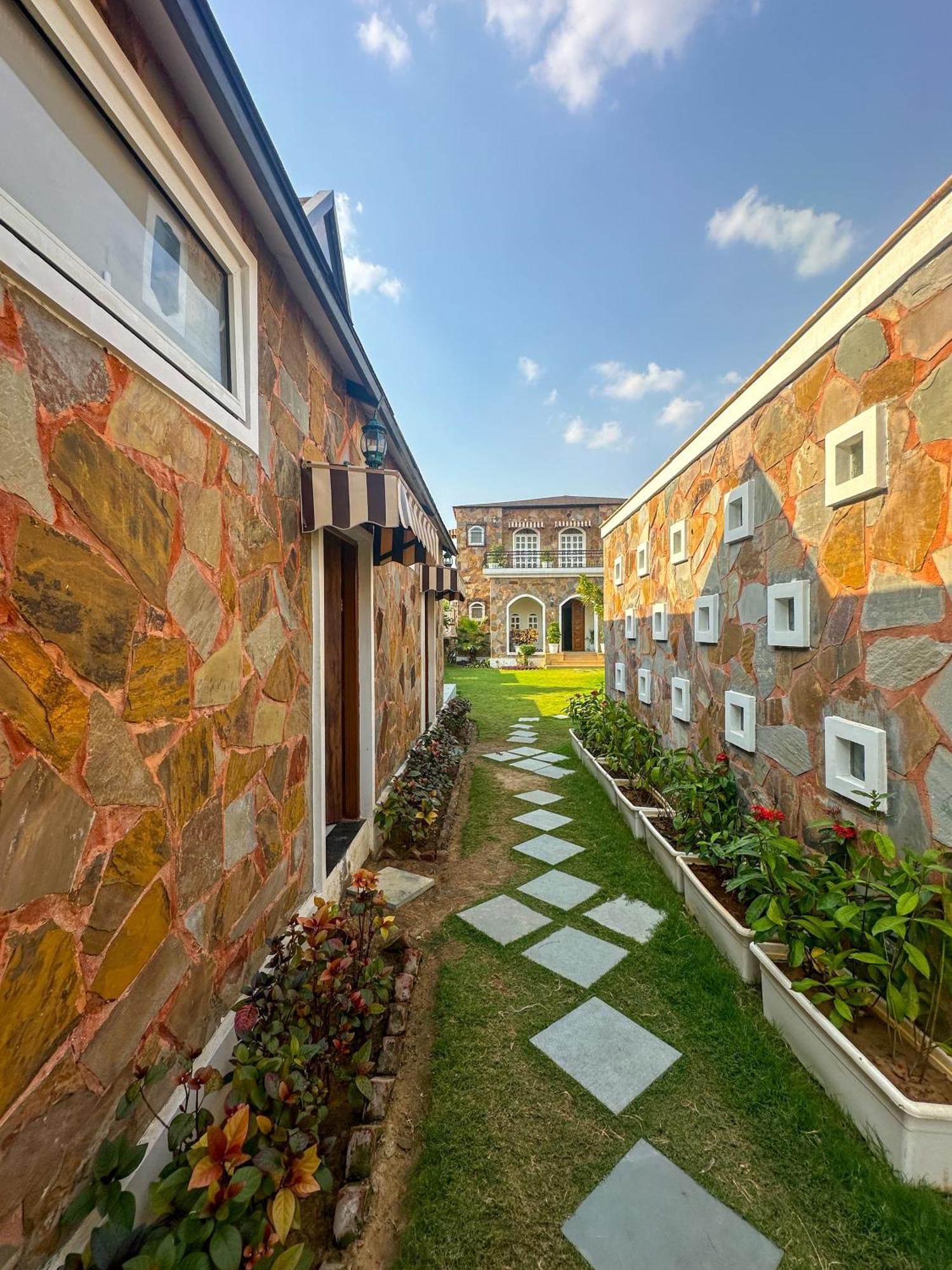 Elivaas 3 Bhk With Pvt Pool & Lush Garden - Oakwood Villa Jaipur Exterior photo